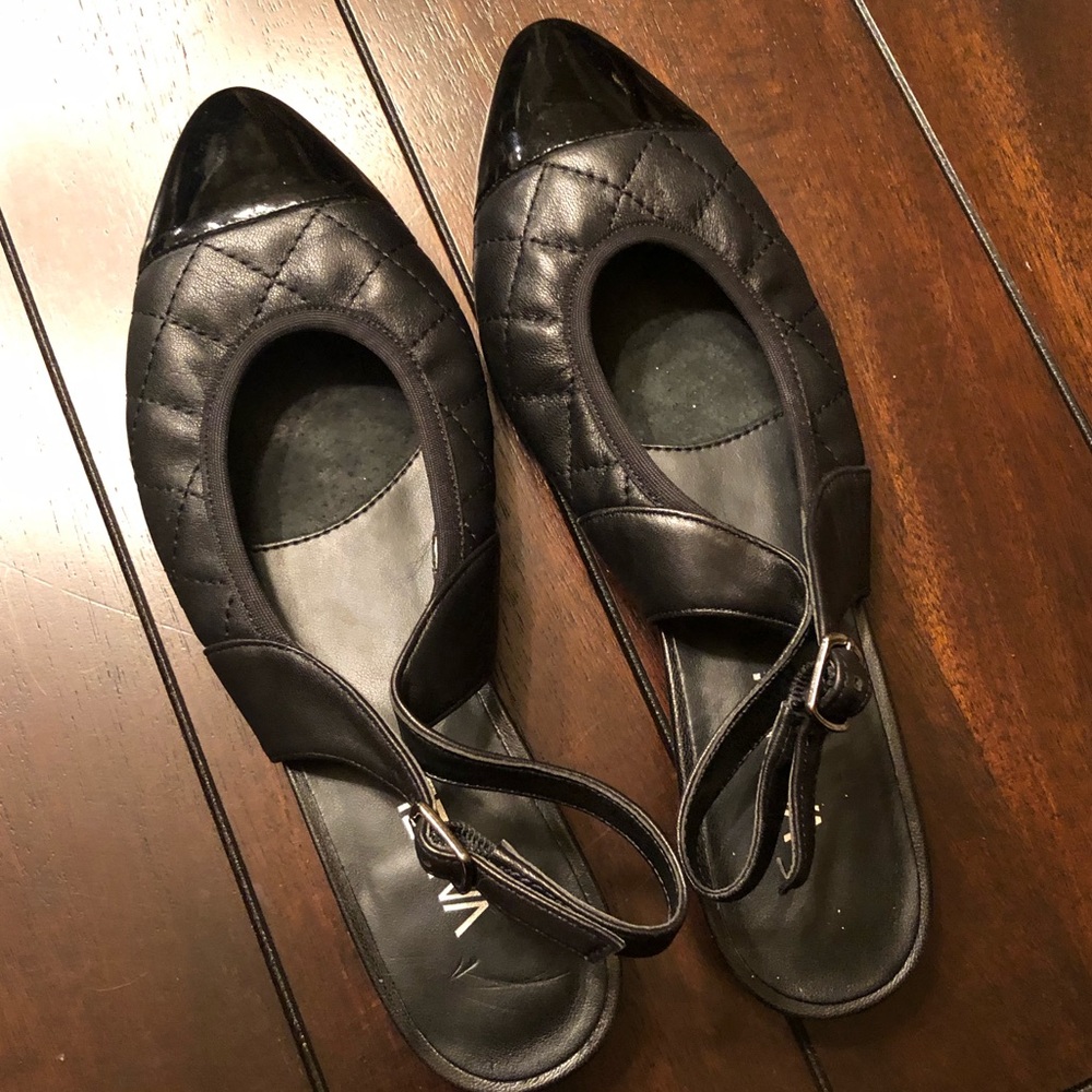 Vaneli black leather flats